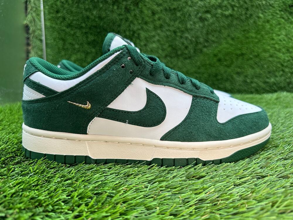 Nike Dunk Low IB4417-100 Athletic Sneaker Women's 7.5 Green Suede Gym Workout